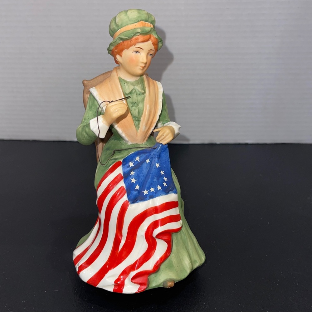 Vintage Figurine Betsy Ross Music Box 🎶 “God Bless America”